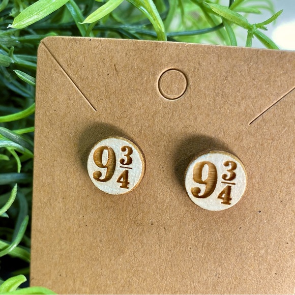 Hand Painted Harry Potter Platform 9 3/4 Wood Stud Earrings - Picture 1 of 1